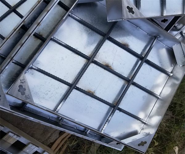 304隱形不銹鋼井蓋:現(xiàn)代城市美學(xué)與功能性的結(jié)合 304隱形不銹鋼井蓋:現(xiàn)代城市美學(xué)與功能性的結(jié)合