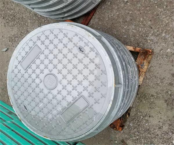 人行道井蓋鋪裝 人行道上的井蓋的承重是少