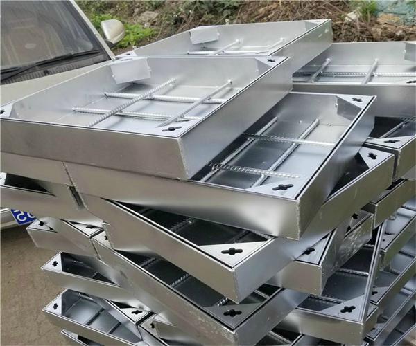 球鐵井蓋圖片 球墨鑄鐵井蓋少錢一套 球鐵井蓋圖片 球墨鑄鐵井蓋少錢一套