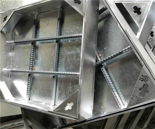 球鐵井蓋圖片 球墨鑄鐵井蓋少錢一套 球鐵井蓋圖片 球墨鑄鐵井蓋少錢一套