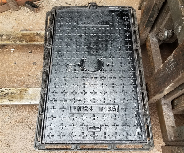 人行道井蓋鋪裝 人行道上的井蓋的承重是少