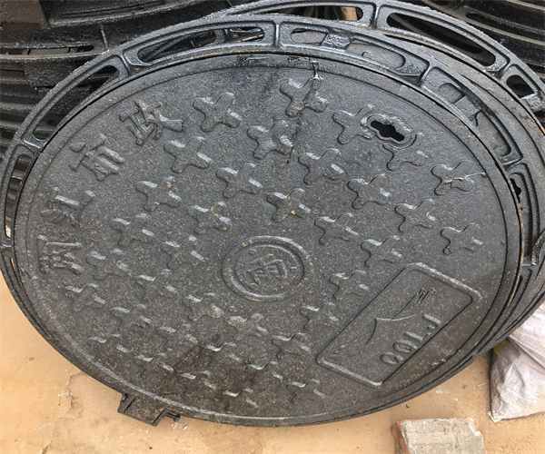 球墨鑄鐵雙層井蓋及價(jià)格 球墨鑄鐵井蓋少錢一套 球墨鑄鐵雙層井蓋及價(jià)格 球墨鑄鐵井蓋少錢一套