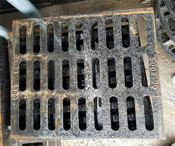 球墨鑄鐵篦子圖片：城市排水系統的堅固保障