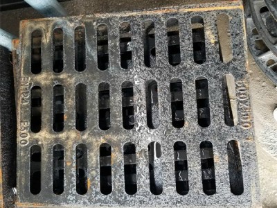 球墨鑄鐵篦子圖片：城市排水系統的堅固保障