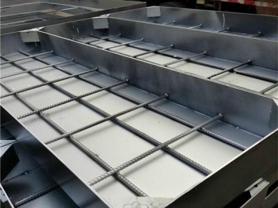 方形鑄鐵井蓋批發(fā) 方形重型鑄鐵井蓋承重少噸