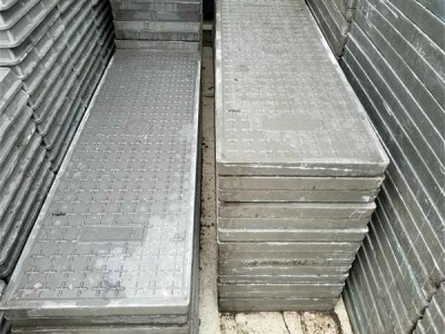 人行道井蓋開啟方向 人行道井蓋