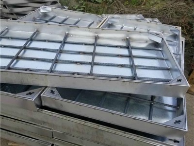 井蓋上的孔是干嘛用的 井蓋上的小洞作用