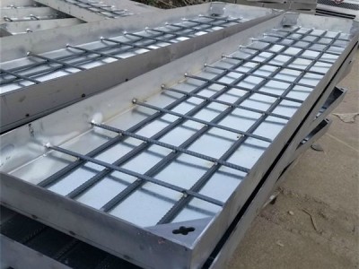 不銹鋼井蓋制作過(guò)程揭秘