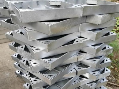 普通鑄鐵井蓋與重型鑄鐵井蓋哪個好 鑄鐵井蓋尺寸規格型號