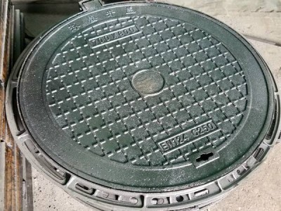 球墨鑄鐵防盜井蓋圖片 球墨鑄鐵井蓋是什么意思