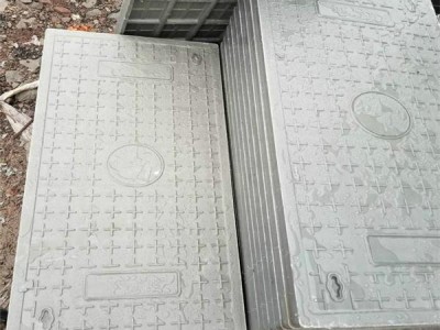 馬路邊的井蓋叫什么 路邊的井蓋子叫什么